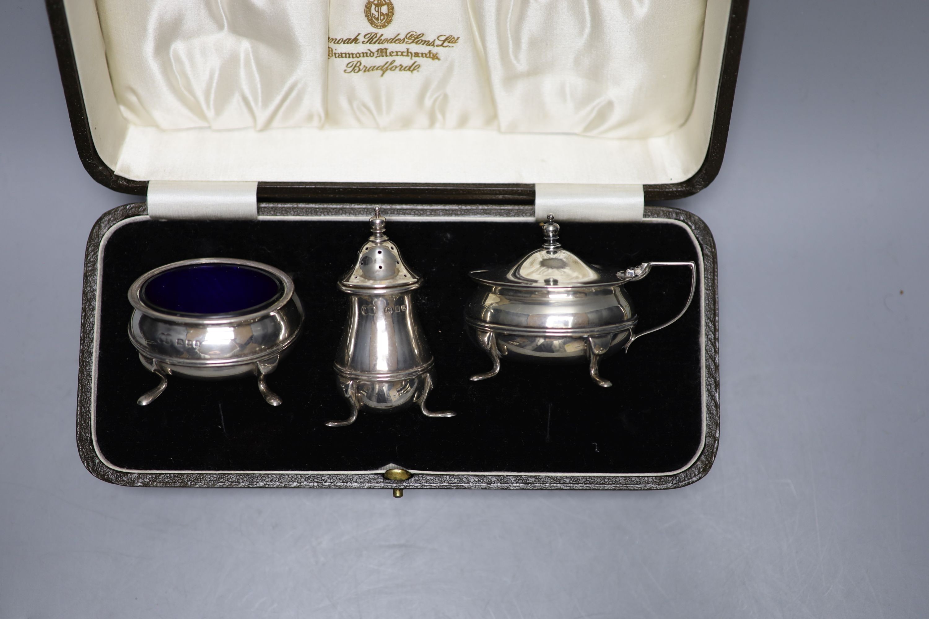 A George V cased silver three piece condiment set, London, 1931.